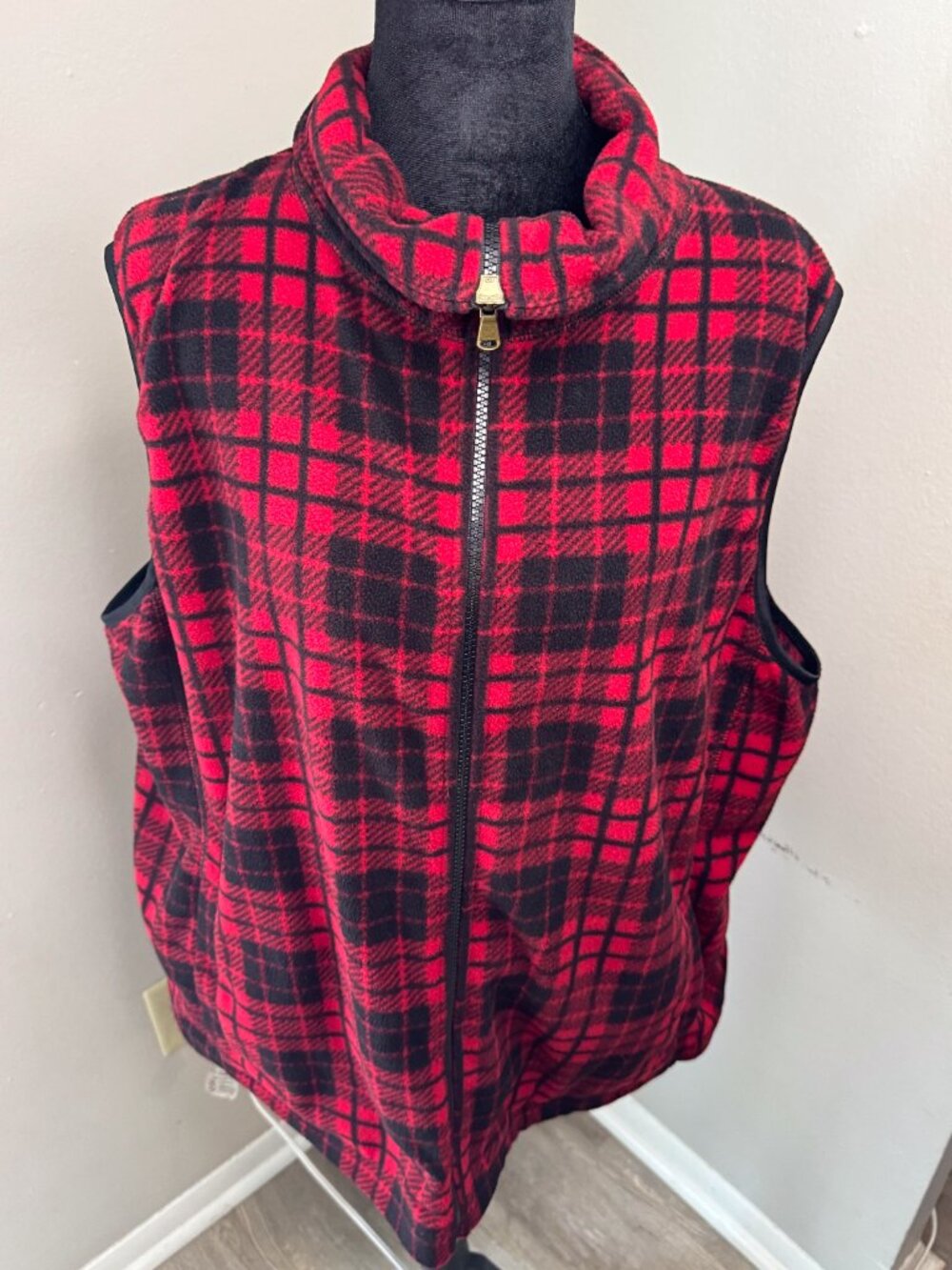 CHAPS Red Black Buffalo Plaid Fleece Vest 1X Plus Size Full Zip Pockets
